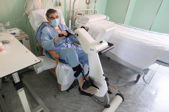 Jordi Soriano, de 51 años, es el primer paciente de covid en España, al que se le ha sometido con éxito a un trasplante pulmonar en España, tras contagiarse en la tercera ola de la pandemia y permanecer más de cuatro meses en la UCI.
