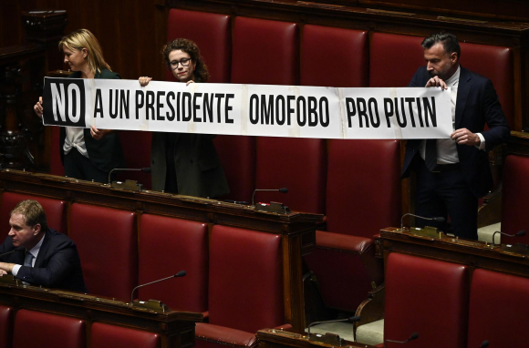 Rome (Italy), 14/10/2022.- Democratic Party (PD) MPs hold a banner reading 'no to a homophobic, pro-Putin president' during the election of the Speaker of the Italian Chamber of Deputies in Rome, Italy, 14 October 2022. The election sees Lorenzo Fontana from the Lega Nord party as the favorite candidate to take up the presidency. (Protestas, Italia, Roma) EFE/EPA/RICCARDO ANTIMIANI