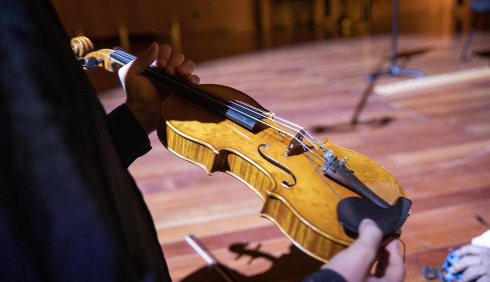 El violín ha sido el instrumento que ha permitido a Kamran abrirse las puertas al mundo.