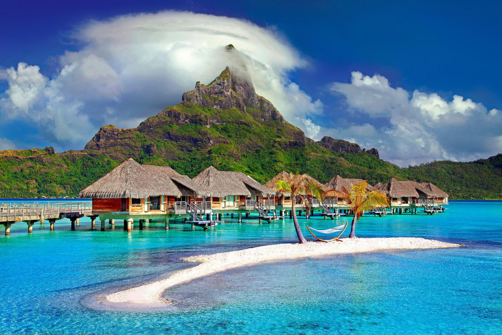 Un conjunto de archipiélagos en el Pacífico donde el turismo es la principal fuente de ingresos. Hoteles confortables en entornos paradisiacos para una relajación absoluta. Tahití o Bora Bora son las islas más conocidas donde disfrutar de una vacaciones a todo lujo.