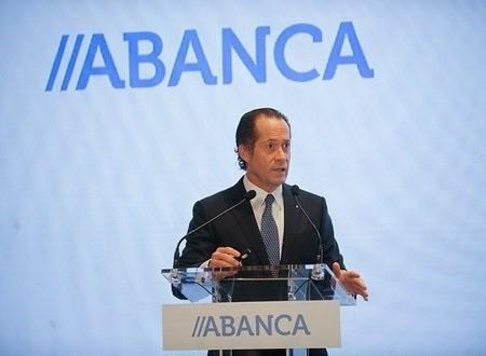 En el quinto puesto se coloca el presidente de Abanca, Juan Carlos Escotet, que posee una fortuna de 2.700 millones de euros.