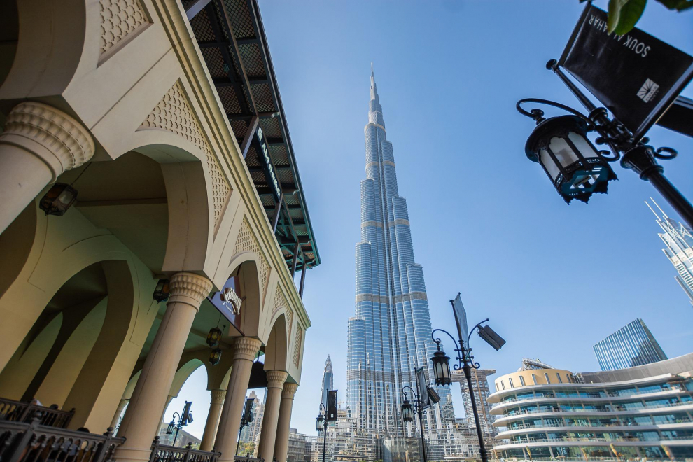 País: Emiratos Árabes Unidos. Altura oficial: 828 metros. Altura último piso 585 metros. Número de pisos: 163. Inauguración: 2010