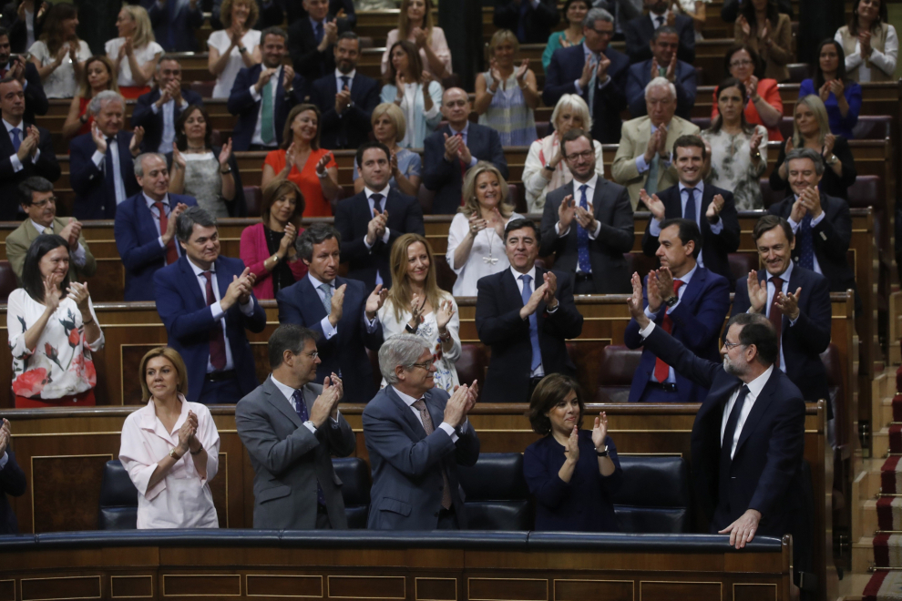 Los mejores gestos de la moción de censura de Podemos