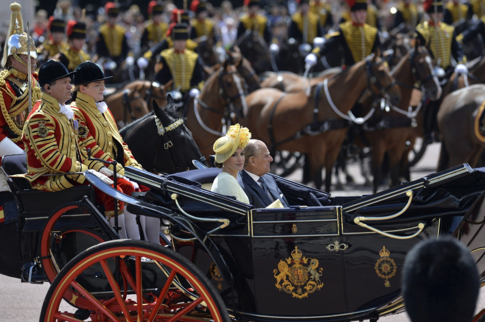 Felipe VI viaja en la carroza que Lady Di y Kate Middleton usaron en su boda