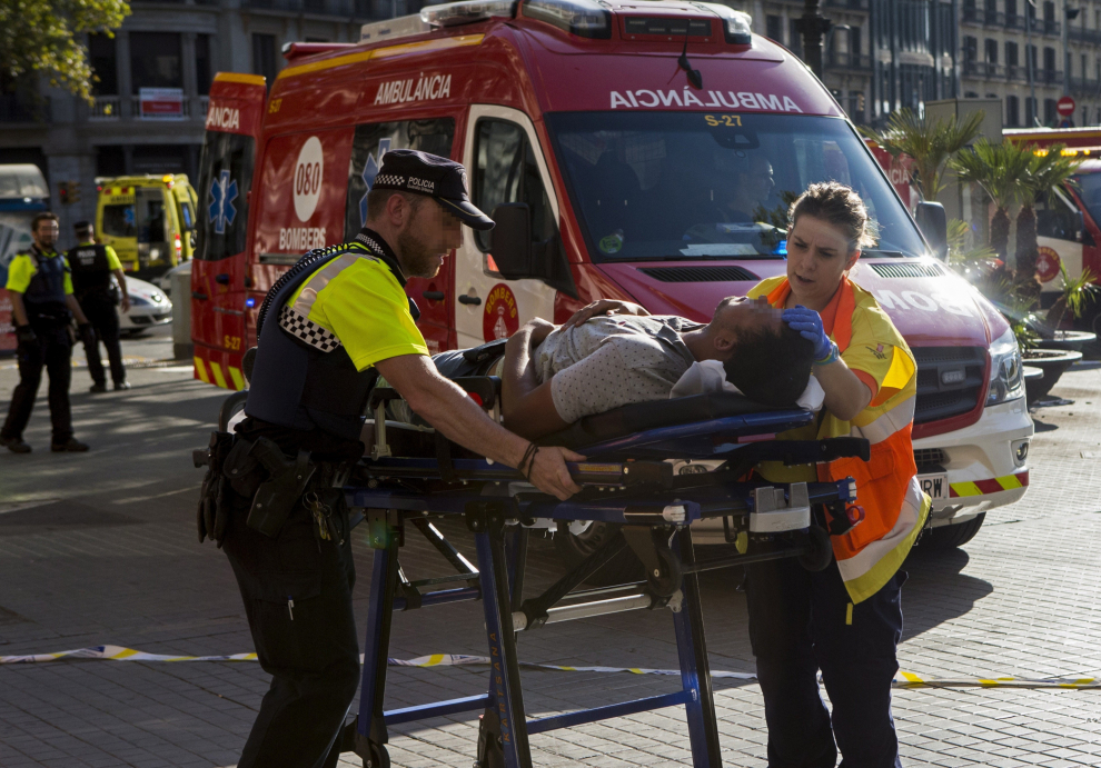 Al menos 14 muertos y 80 heridos en el atentado terrorista de Barcelona