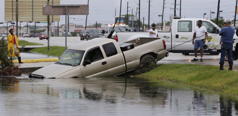 El huracán Harvey golpea sin piedad la cuarta ciudad de EE.UU.