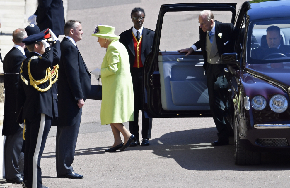 La reina Isabel II y el Príncipe Felipe, Duque de Edimburgo llegan a la ceremonia (EFE / EPA / TOBY MELVILLE)