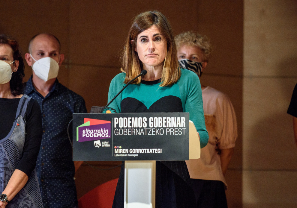 La candidata a lehendekari por Elkarrekin Podemos, Miren Gorrotxategi, valora los resultados electorales hoy domingo en Bilbao