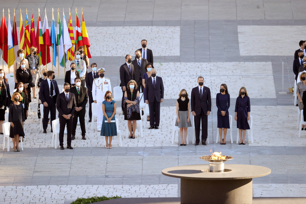El rey Felipe VI, la reina Letizia, la infanta Sofía y la Princesa de Asturias (4d) asisten al homenaje de Estado a las víctimas de la pandemia
