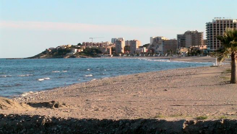 Es la playa más conocida de Oropesa del Mar y la preferida por los viajeros en la provincia de Castellón. Con algo más de dos kilómetros de extensión, es un lugar de aguas tranquilas protegidas por un espolón.