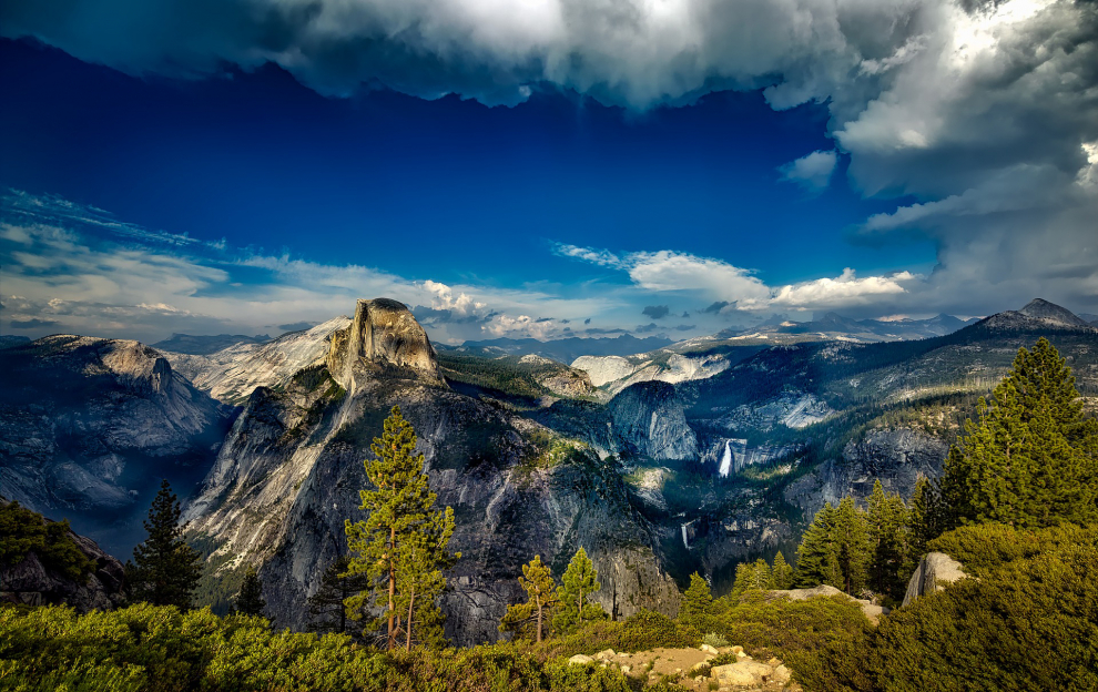Ubicado en las montañas de Sierra Nevada en California, tiene 3.081 kilómetros cuadrados de superficie en los que hay impresionantes montañas, cascadas, bosques y miradores de ensueño, entre otros atractivos. Es el paisaje natural número uno en Instagram con 5.000.000 de hashtags.