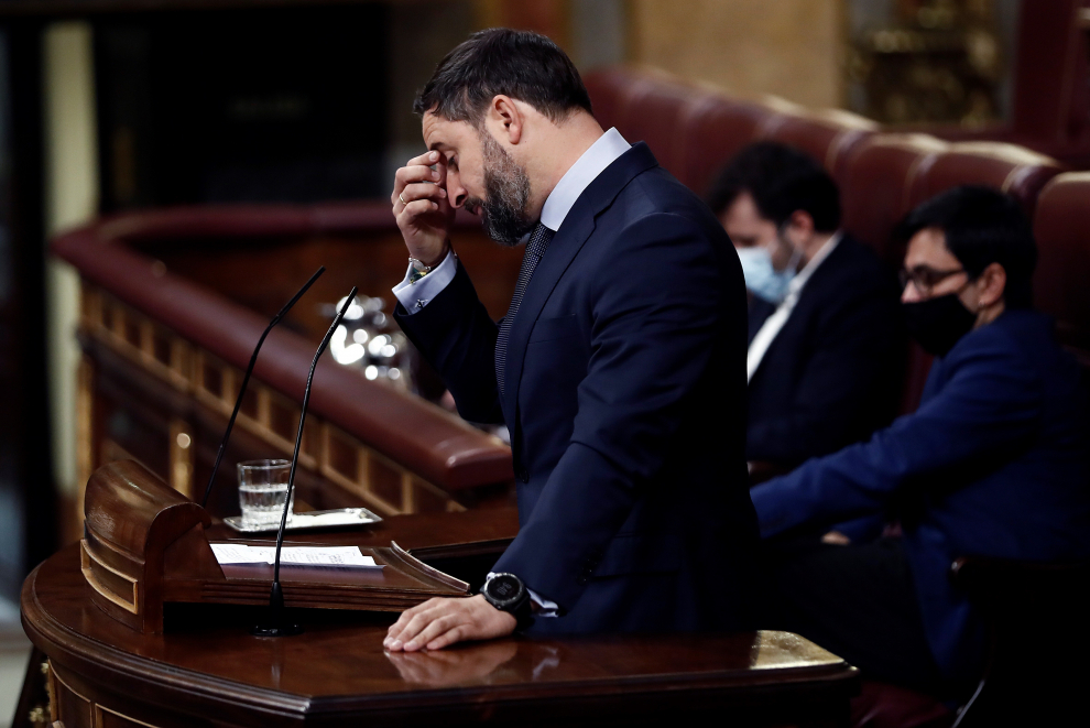 El líder de Vox, Santiago Abascal, durante la segunda sesión del debate de moción de censura presentada por el partido ultraderechista que lidera, este jueves en el Congreso. EFE/Mariscal
