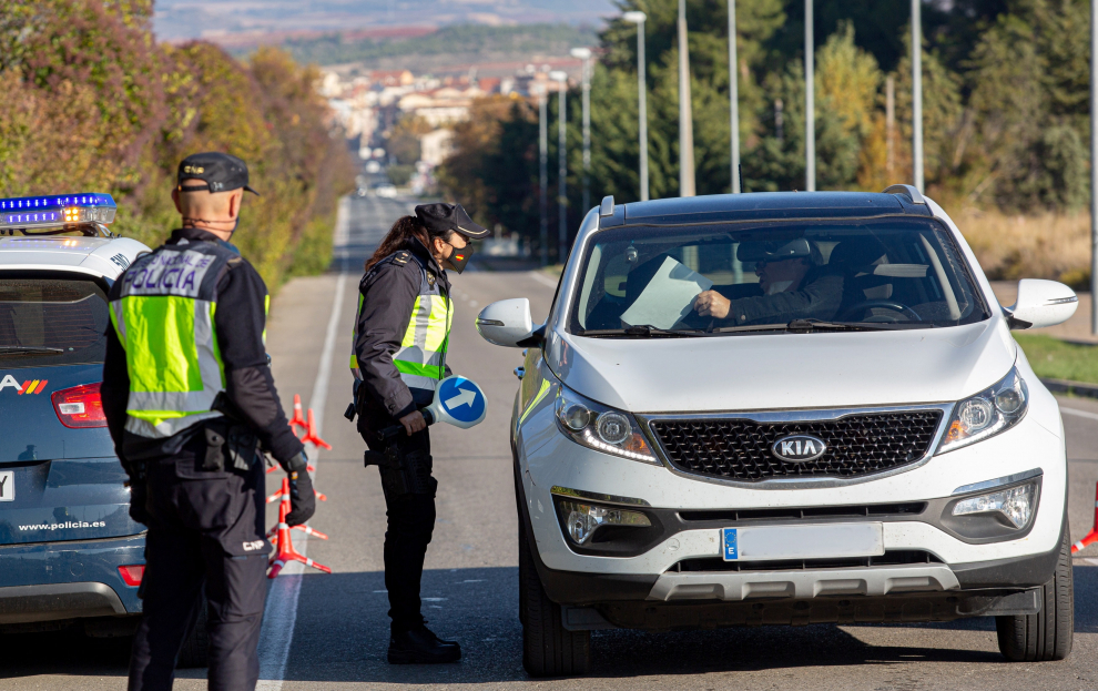 Controles policiales a la entrada a Logroño, este viernes donde la Policía ha establecido controles aleatorios en las salidas y entradas a Logroño.
