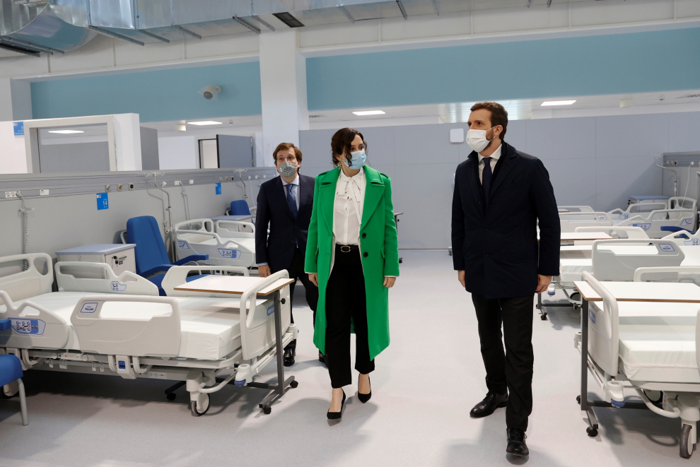 El líder del PP, Pablo Casado, ha acompañado a la presidenta durante la visita al nuevo hospital.