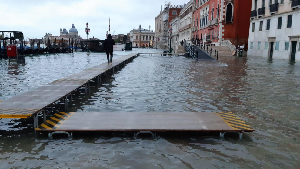 Los altos niveles de agua en Venecia dejan gran parte de la ciudad inundada.