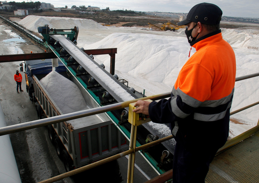 Las salinas de Torrevieja enviará a lo largo del presente lunes más de 3.500 toneladas extra de sal a la ciudad de Madrid para el deshielo de las calles y carreteras.