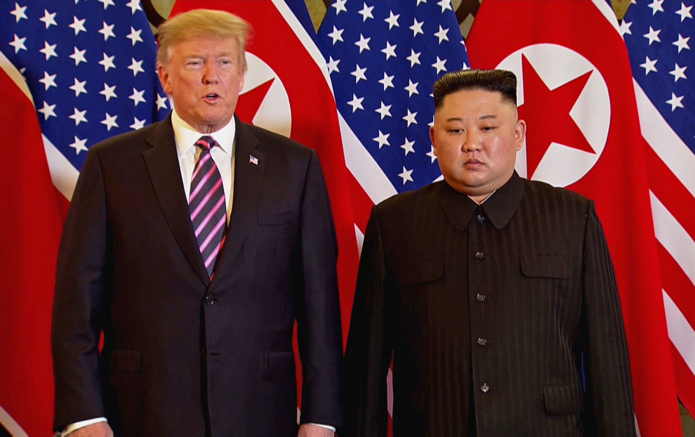 Trump se convierte en el primer presidente de EEUU que pisa suelo norcoreano.
