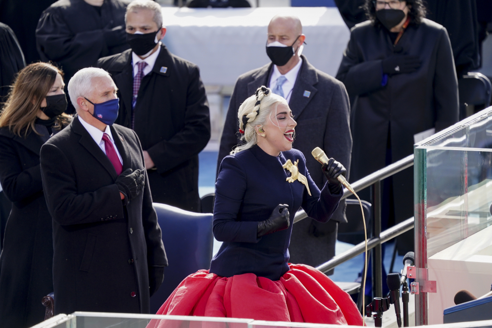 Lady Gaga ha sido la encargada de cantar el himno de Estados Unidos durante la toma de posesión de Biden.