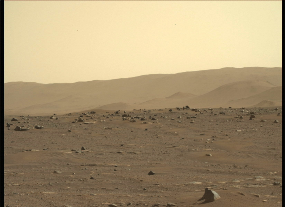Vista del horizonte en la superficie de Marte.