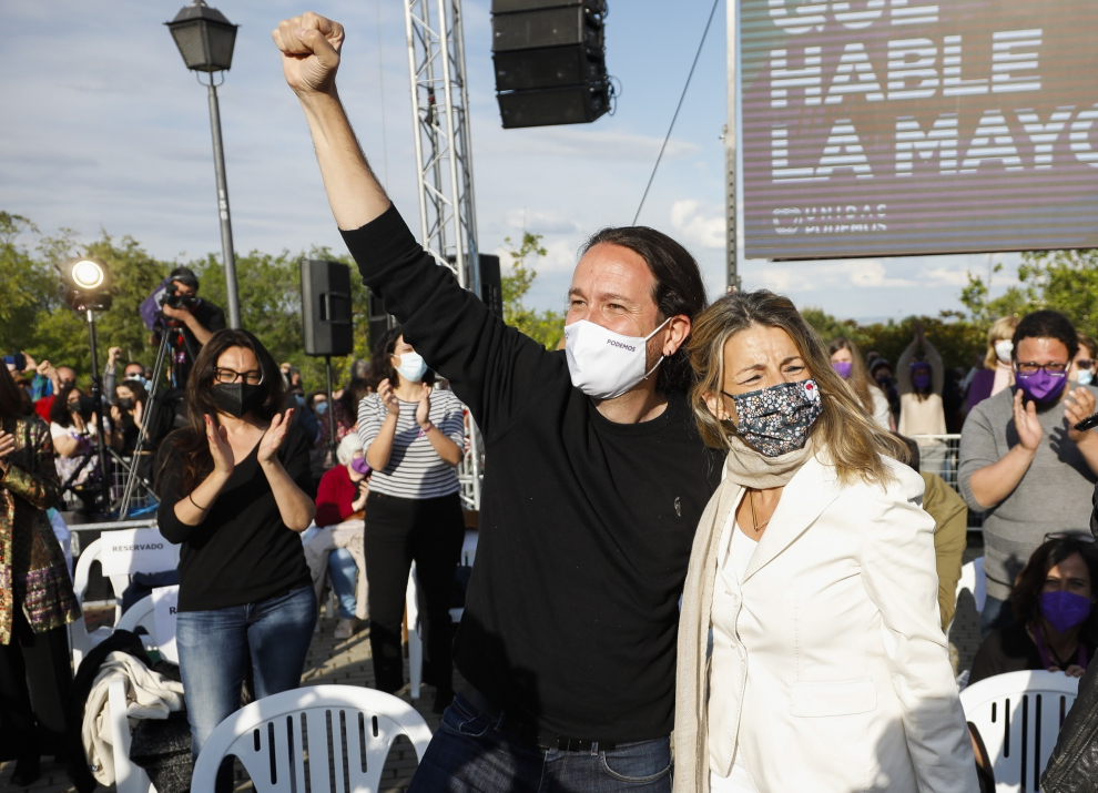 Pablo Iglesias y la ministra de Trabajo, Yolanda Díaz, durante el acto de cierre de campaña.