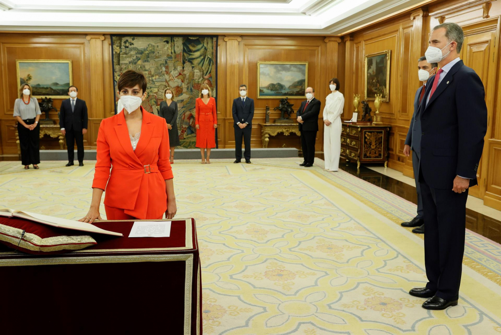 La nueva ministra de Política Territorial y portavoz del Gobierno, Isabel Rodríguez, promete su cargo ante el Rey Felipe VI