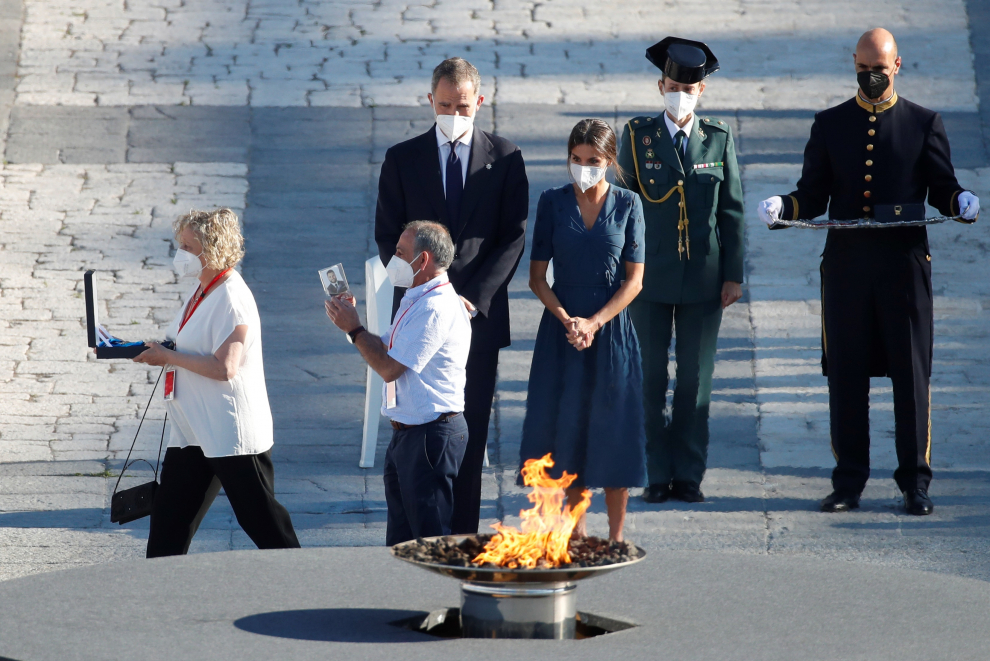 El rey Felipe VI y la reina Letizia durante el acto de homenaje