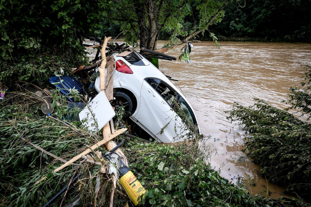 Las imágenes de los vehículos arrastrados por la fuerza del agua demuestra la fuerza del temporal