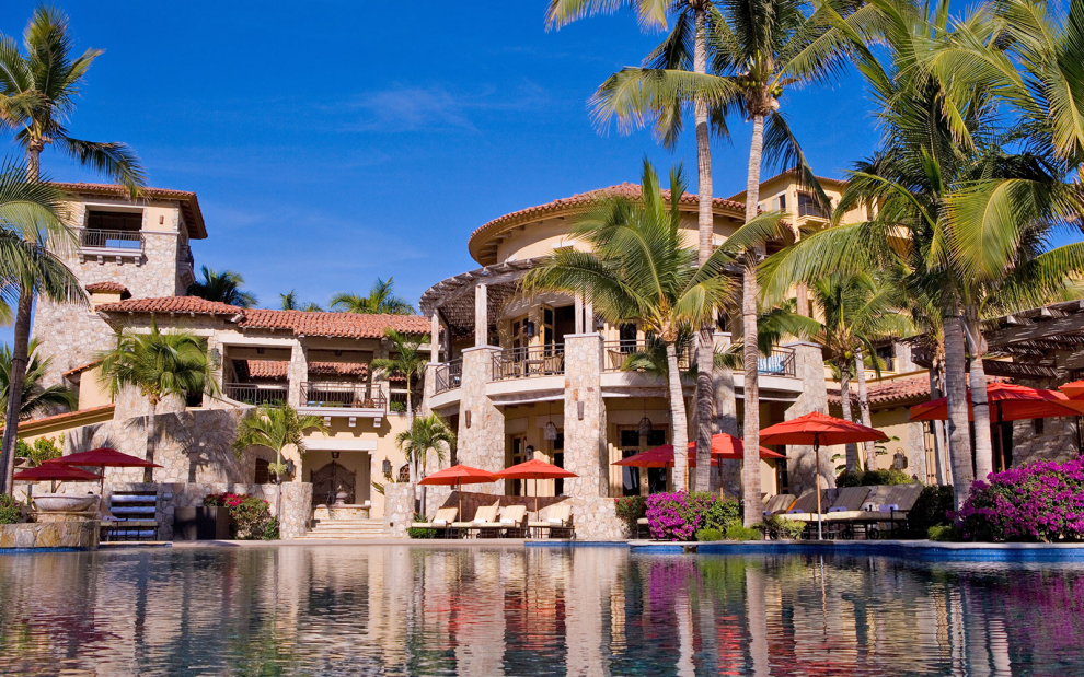 Resort ubicado a lo largo de un tramo privado de la playa El Médano en Los Cabos con acceso directo a la playa, restaurantes y tiendas.