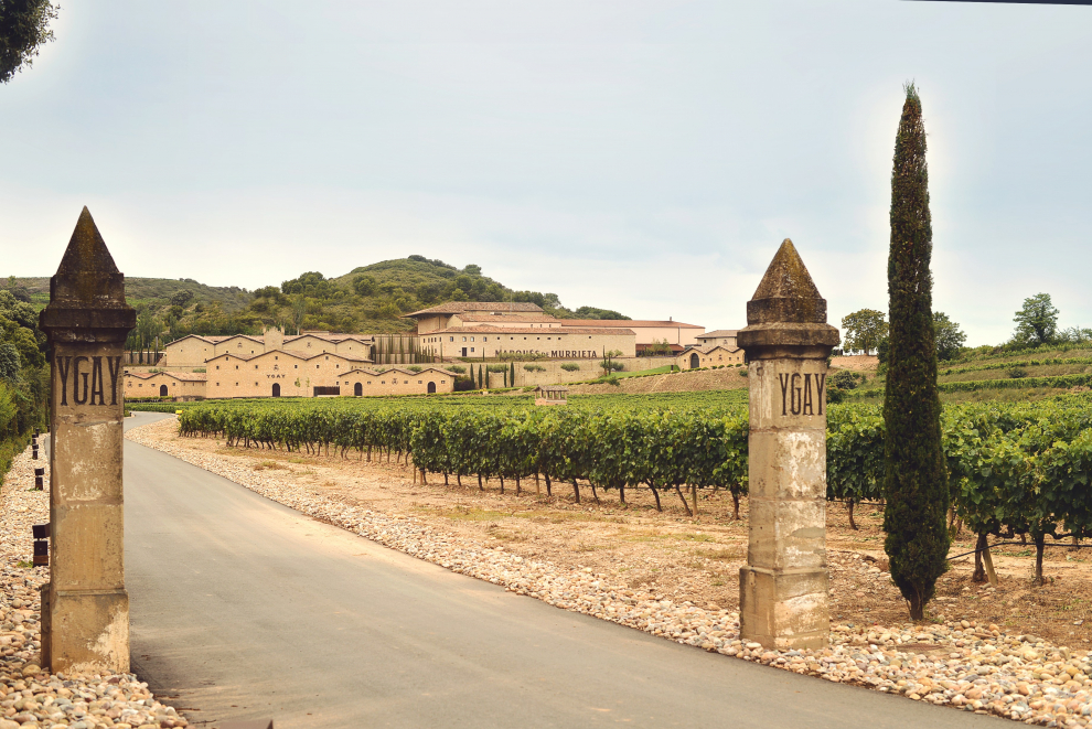 En 1852 Don Luciano Murrieta elaboró los primeros vinos de Rioja, nombrado marqués por el Rey Amadeo de Saboya gracias a su labor en Rioja.