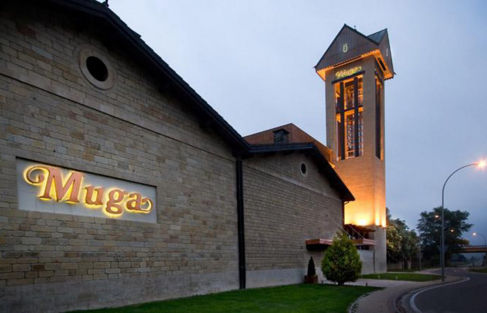 Fundada en 1932 por Isaac Muga y Aurora Caño, desde su inicio en los años 30 hasta la actualidad, los vinos Muga han ido atesorando prestigio y fama mundial.