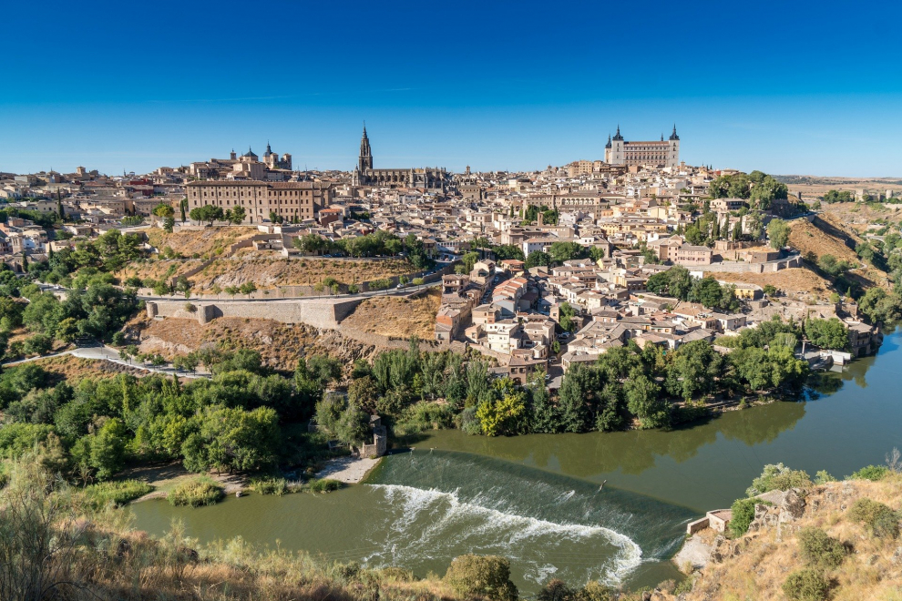Depositaria de más de dos milenios de historia, Toledo fue sucesivamente municipio romano, capital del reino visigodo, plaza fuerte del emirato de Córdoba y puesto de mando avanzado de los reinos cristianos en su lucha contra los musulmanes. Declarado Patrimonio de la Humanidad en 1986