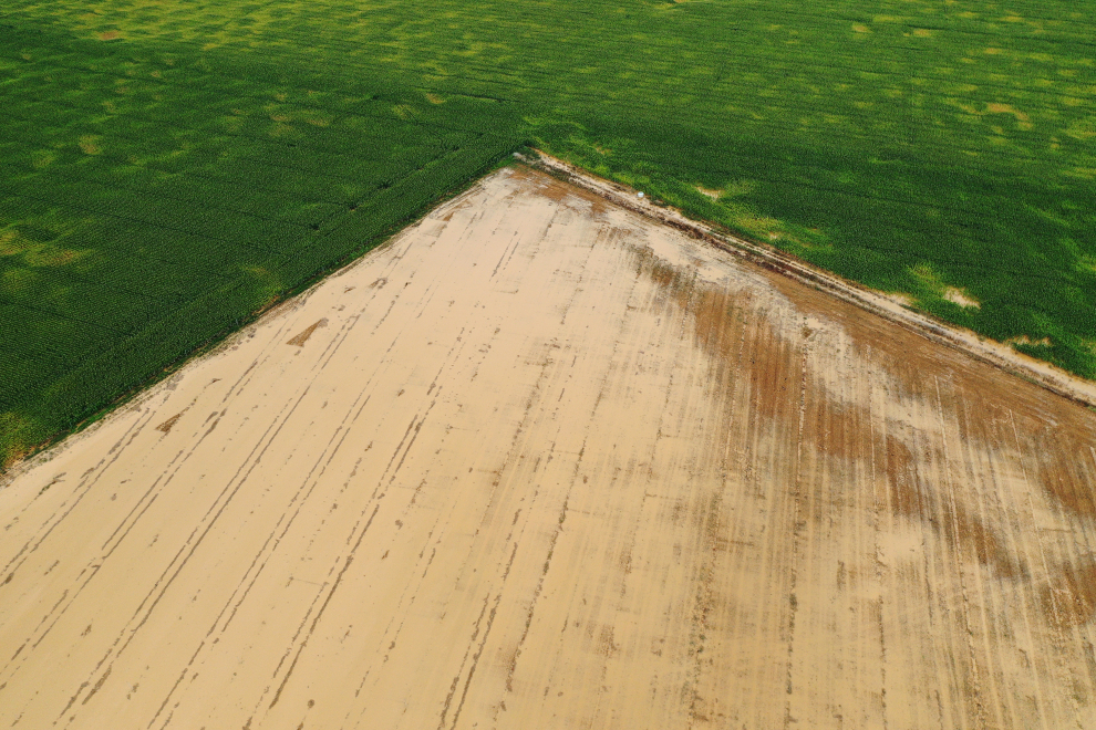 Imagen tomada desde un dron de alguno de los campos de cultivo cercanos a la localidad de Miranda de Arga, que se han cubierto de agua tras las intensas lluvias.