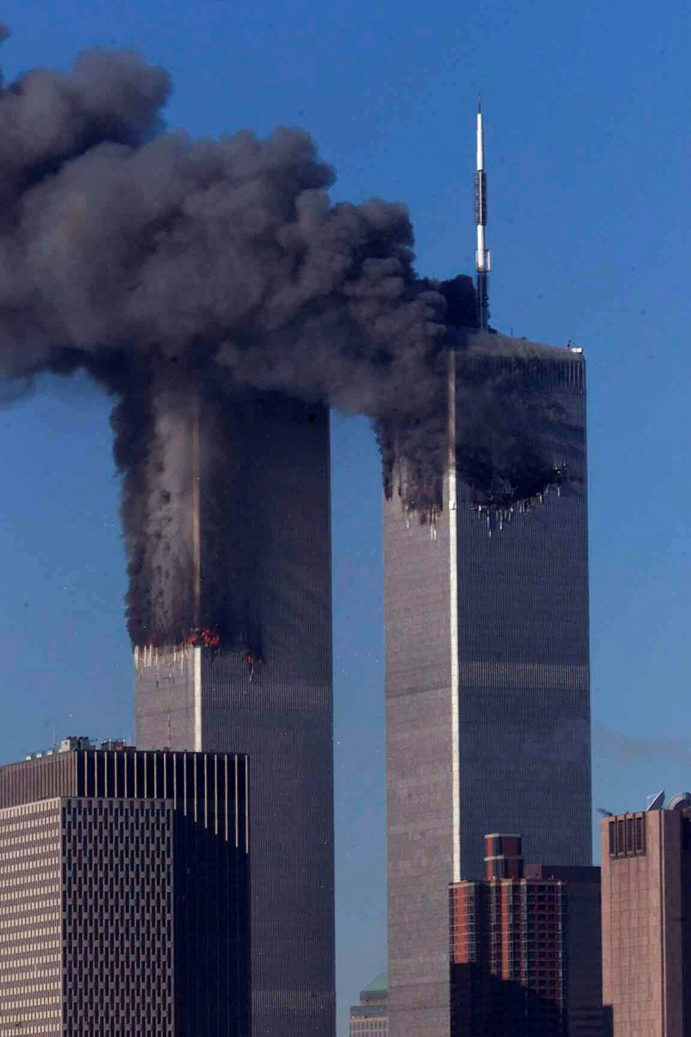 Las torres del World Trade Center ardiendo poco después de ser alcanzadas por aviones.