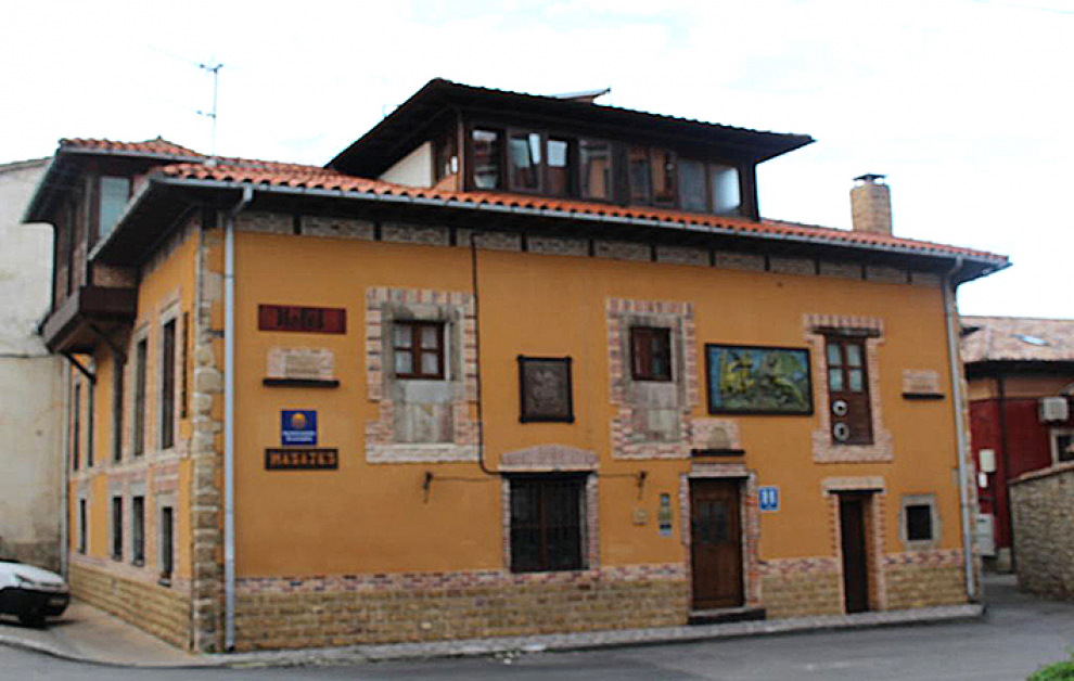 Un antiguo edificio rehabilitado con la esencia de las construcciones tradicionales asturianas.