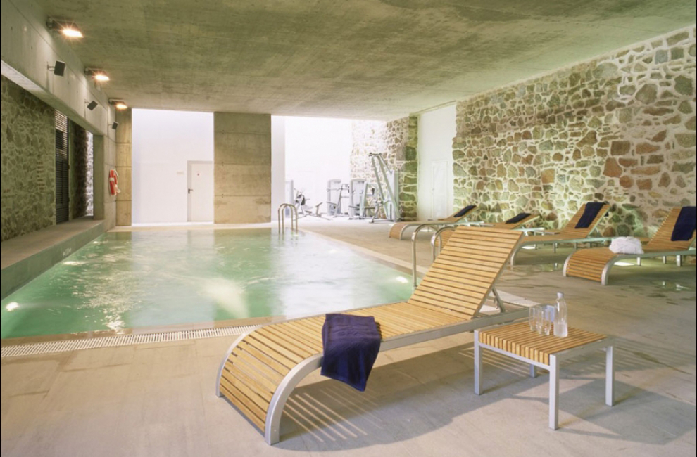 A 11 kilómetros de Segovia, al pie de las montañas del Sistema Central y en una construcción del siglo XVIII se encuentra este Parador donde disfrutar de las modernas instalaciones de su spa.