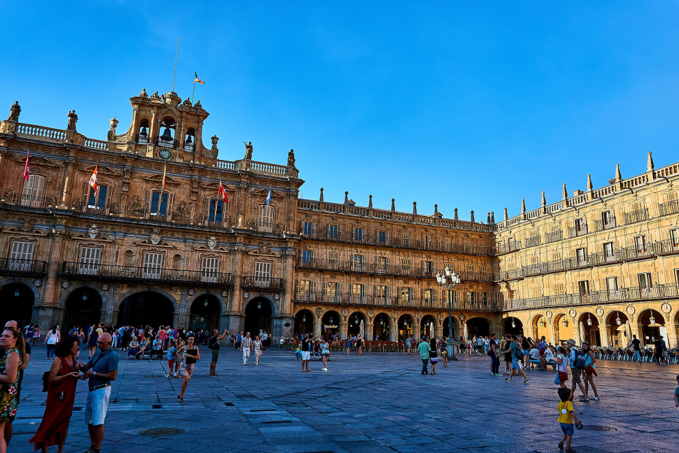 Entradas incluidas al Museo de la Casa Chacinera de Candelario, Catedral de Ciudad Rodrigo, Huerto de Calixto y Melibea y la Casa de las Conchas en Salamanca. Un recorrido total de 801 kilómetros.