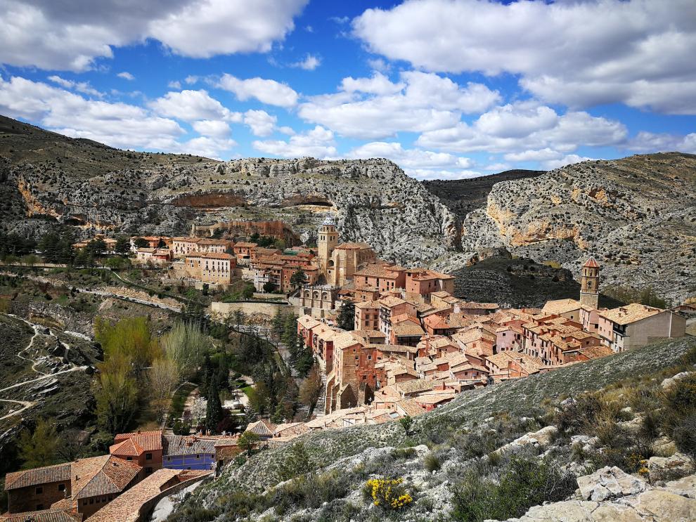 Las entradas a la Catedral de Teruel, Museo Guerra Carlistas de Cantavieja y a la Catedral de Albarracín están incluidas en el precio. Un recorrido total de 1.159 kilómetros.