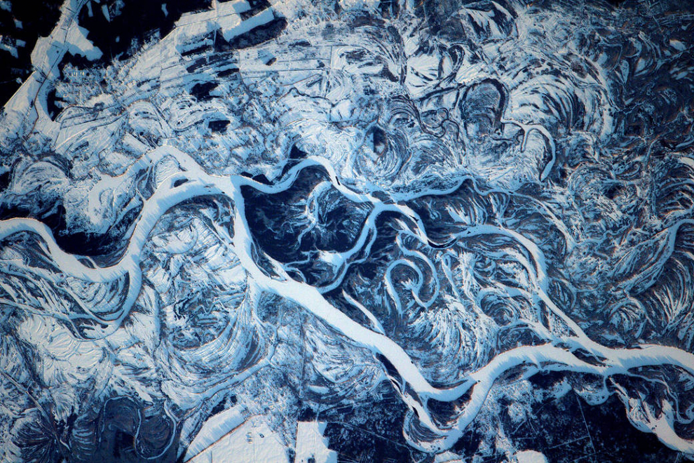 Thomas Pesquet, astronauta de la Agencia Espacial Europea (ESA), capturó este paisaje invernal del río Dniéper congelado durante la Expedición 50.
