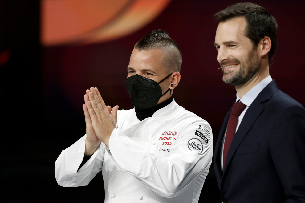 El chef Dabiz Muñoz recibe la tercera estrella Michelin, durante la gala Guía Michelin España y Portugal 2022