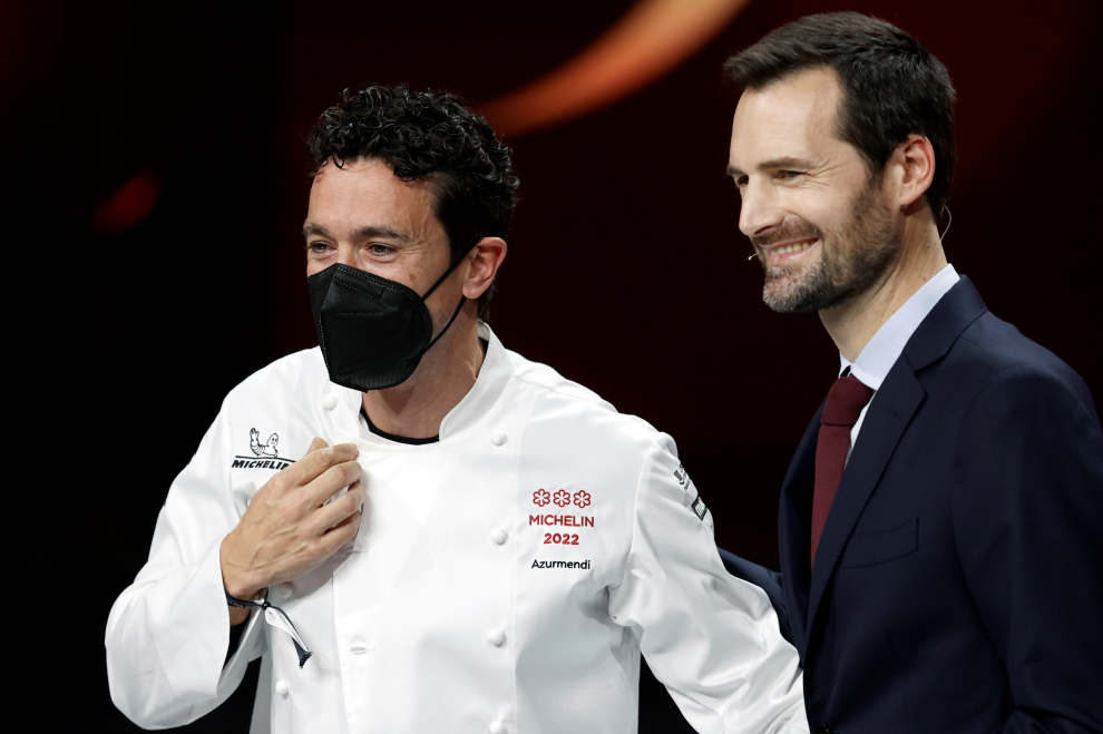 El chef Eneko Atxa recibe la tercera estrella Michelin, durante la gala Guía Michelin España y Portugal 2022