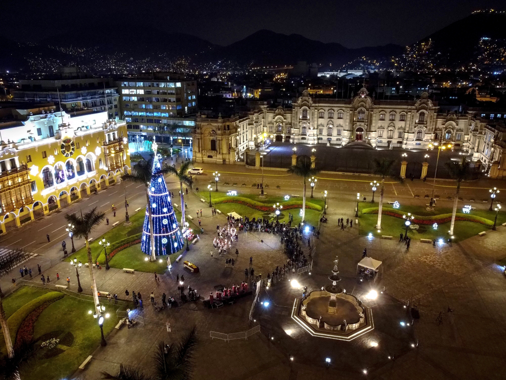 Encendido del árbol navideño en la Plaza Mayor de Lima.