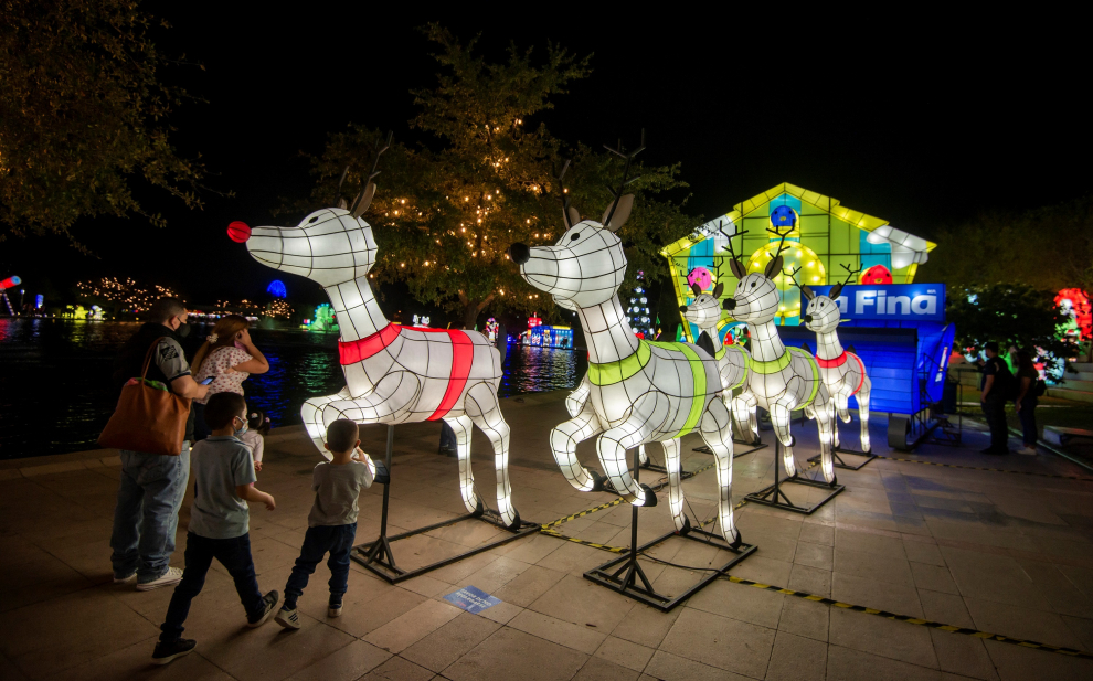 Luztopía, el espectáculo de luces y figuras más grande de México, estas navidades tiene como temática el espacio.