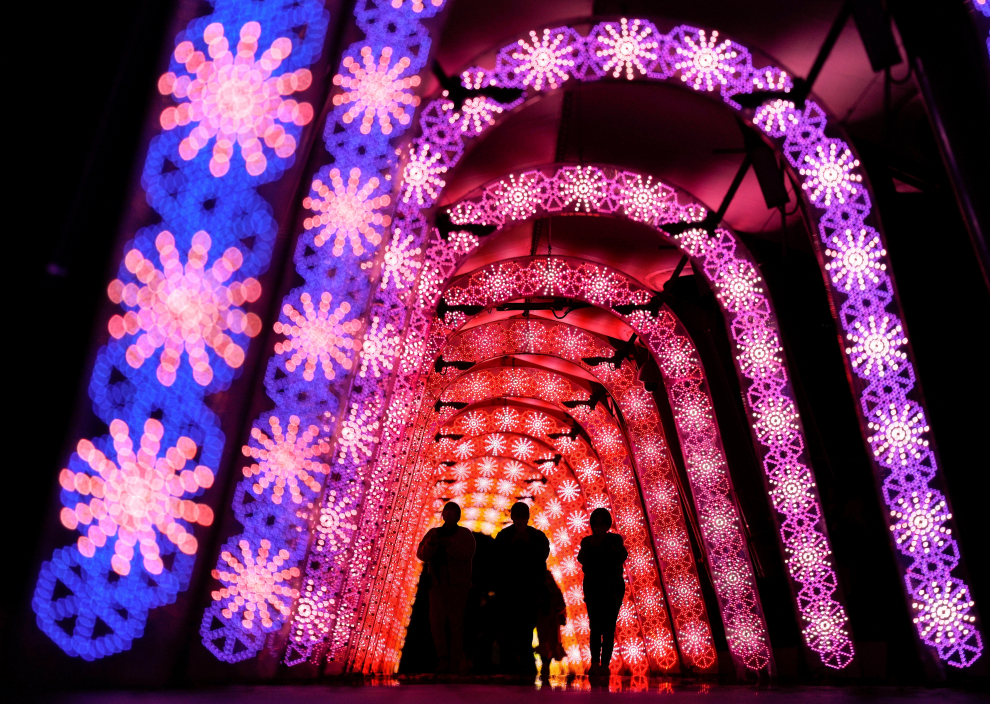 Miles de bombillas iluminan la Navidad en Tokio.