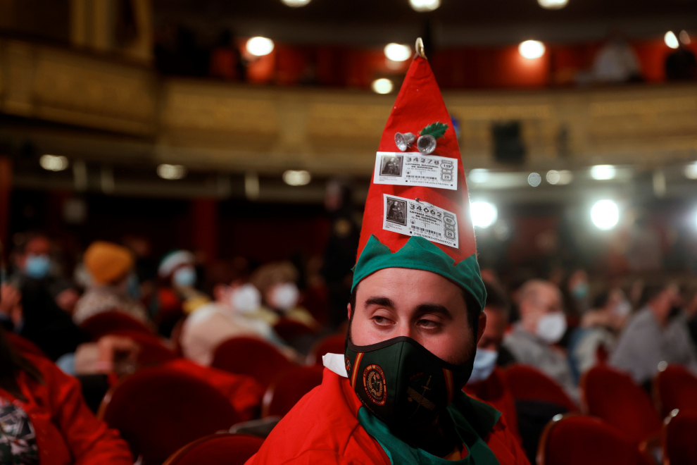 Vista del ambiente antes del sorteo de la Lotería de Navidad celebrada en el Teatro Real de Madrid este miércoles.
