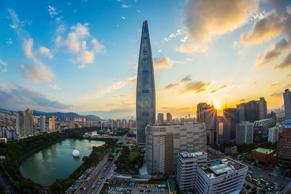 País: Corea del Sur. Altura oficial: 555 metros. Altura último piso: 498 metros. Número de pisos: 123. Inauguración: 2017