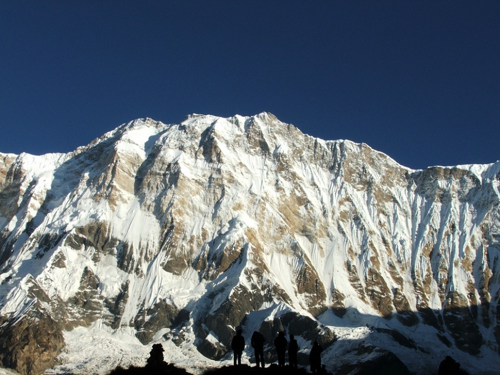 Situado en el centro de la cordillera del Himalaya que culmina en Annapurna I, en Nepal, es la más difícil de escalar junto con el K2 y el Nanga Parbat. Su nombre en sánscrito se traduce por "Diosa de las cosechas" o "Diosa de la abundancia", los franceses Maurice Herzog y Louis Lachenal llegaron a la cima el 3 de junio de 1950.