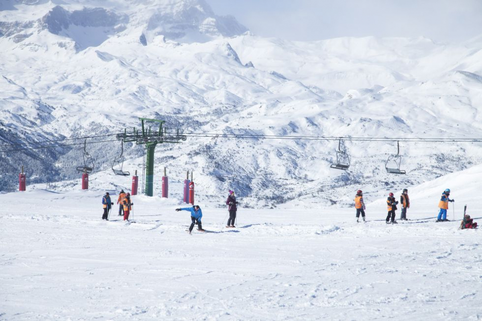 La previsión para el 5 de febrero es de 38 pistas abiertas y 27 kilómetros de superficie esquiable con 160 centímetros de espesor de nieve dura.