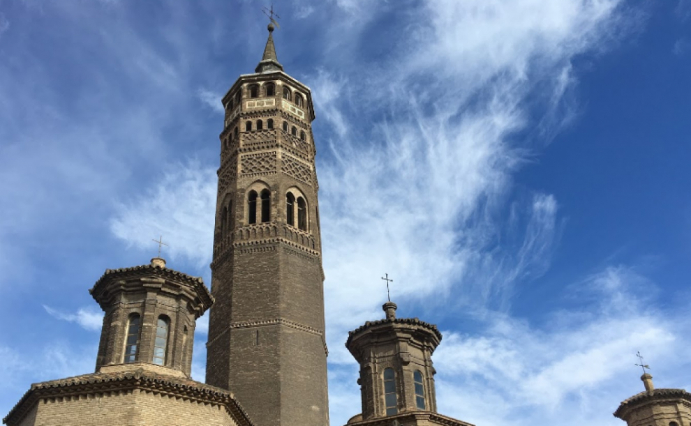Es el testimonio más valioso del estilo mudéjar de Zaragoza. Se levantó para sustituir a la antigua ermita románica de San Blas, destaca su magnífica torre de ladrillo de planta octogonal.