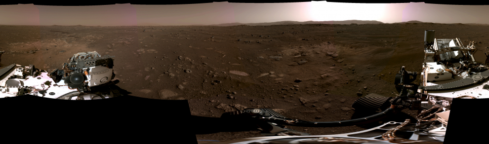 Este panorama fue tomada por las cámaras de navegación del Rover Perseverance, se unió a partir de seis imágenes individuales después de que se enviaron a la Tierra.