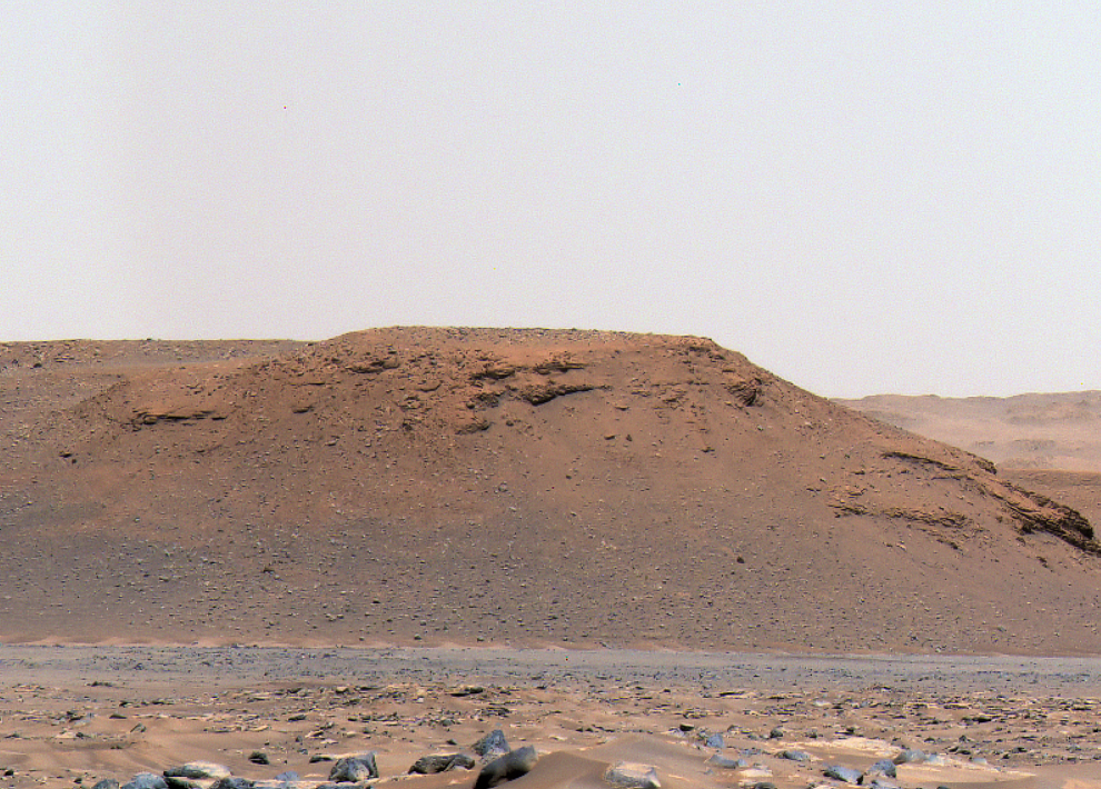 Pendiente larga y empinada a lo largo del delta en el cráter Jezero de Marte.